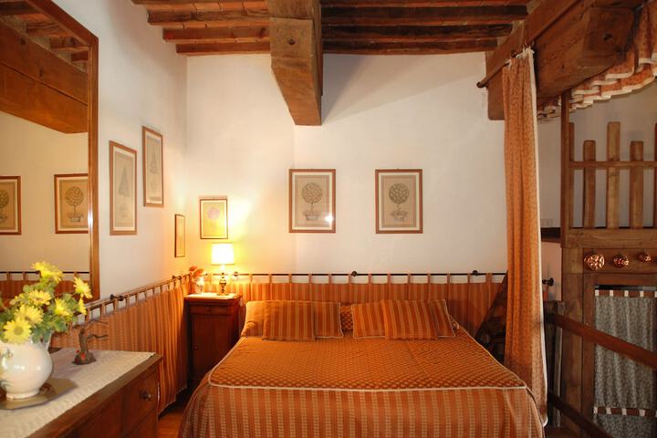 Room 6 of 11