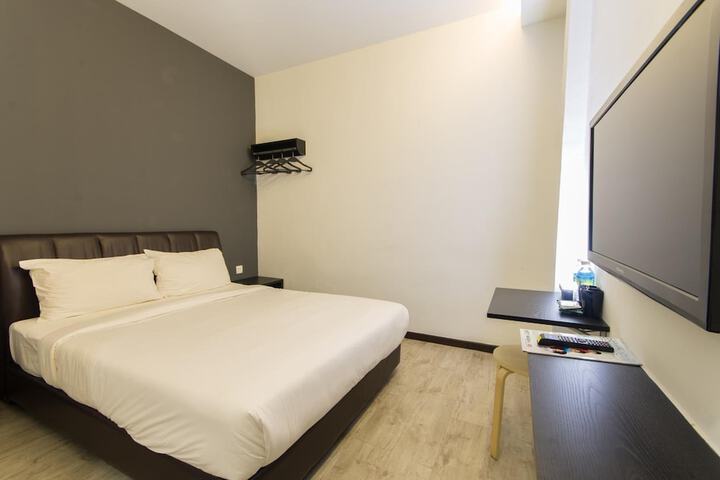 Room 25 of 47