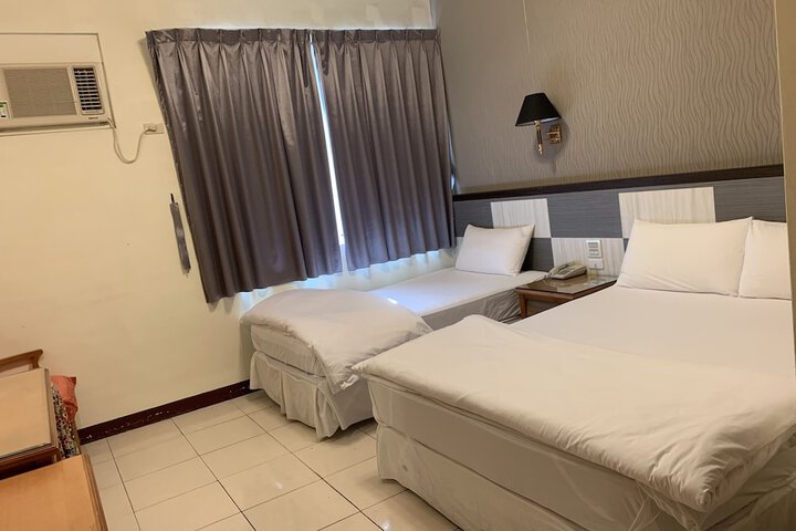 Room 11 of 14