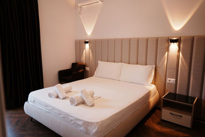 Room 9 of 38