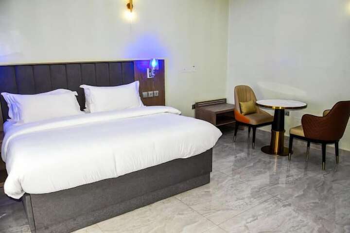 Room 5 of 80