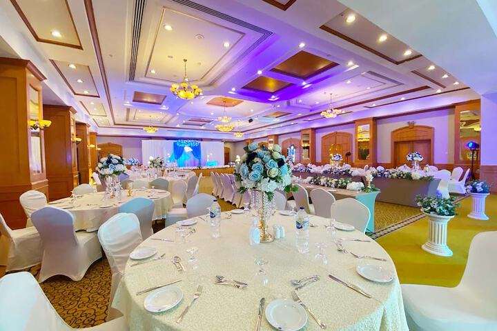 Ballroom/Hall 31 of 38