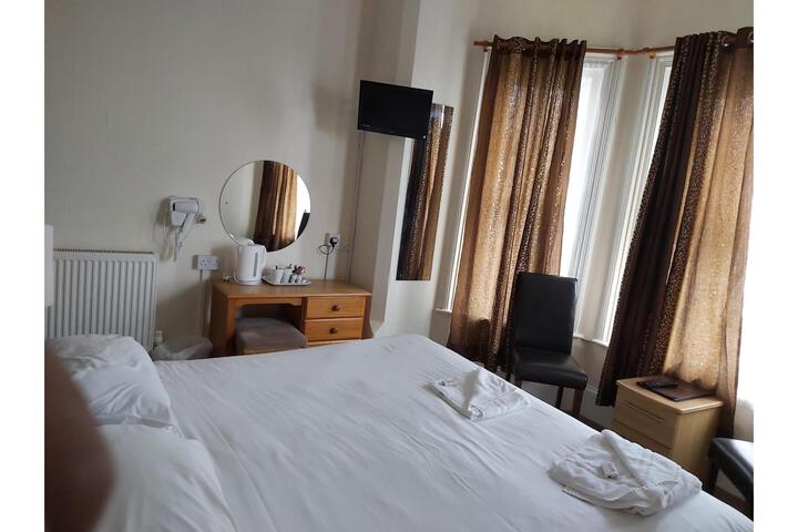Room 13 of 35