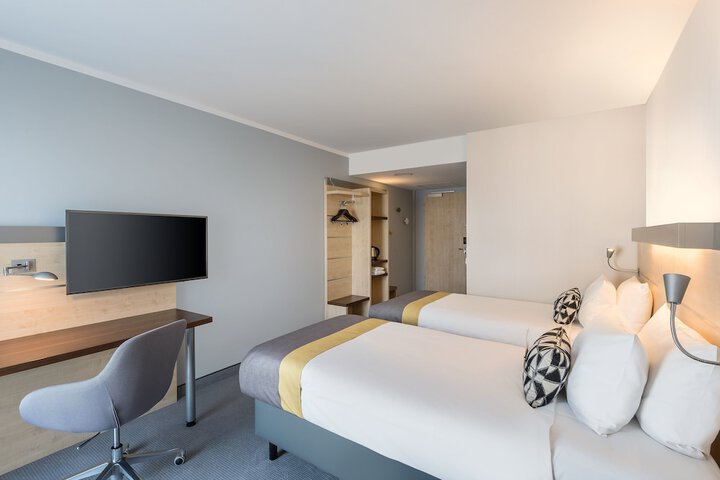 Room 12 of 39