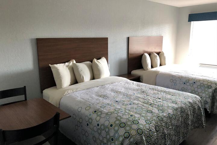 ADA Accessible Superior 1 Queen Bed (7 of 16)