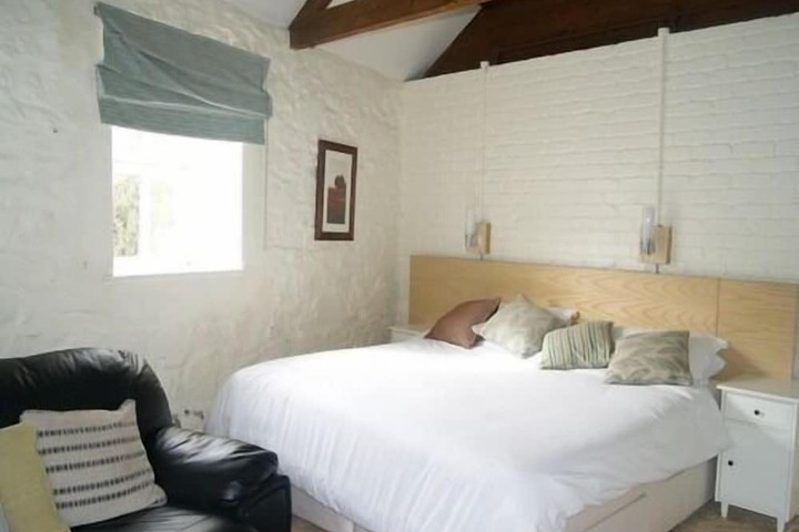 Room 2 of 7