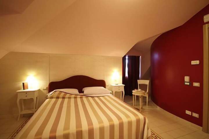 Room 12 of 42
