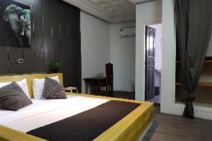 Room 9 of 24