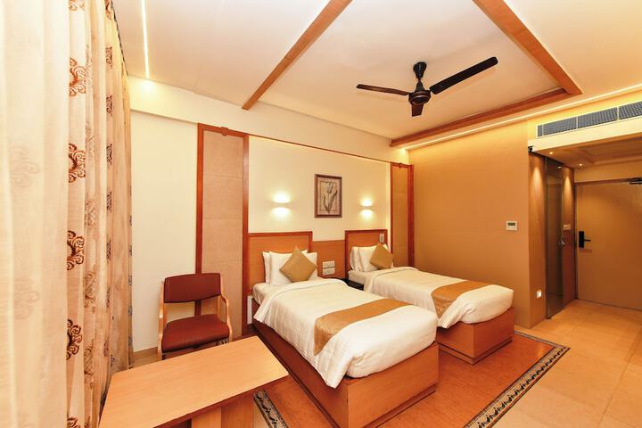 Room 10 of 76