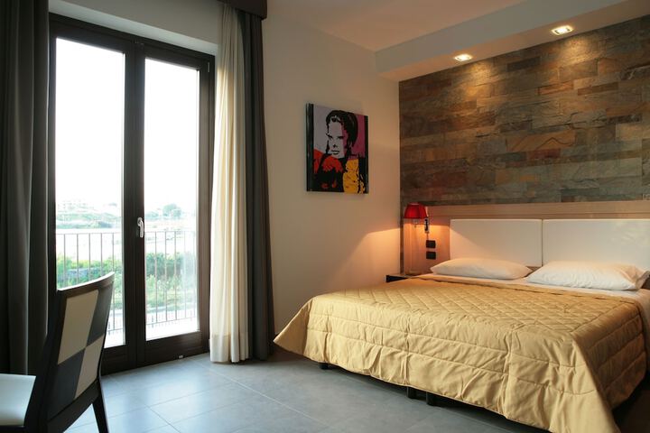 Room 5 of 65