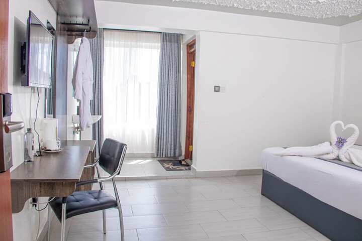 Room 14 of 98
