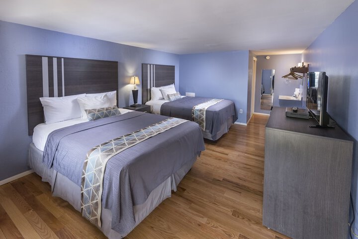 2 Queen Beds (18 of 21)
