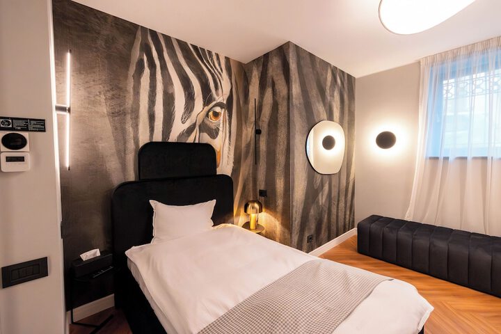 Room 51 of 87