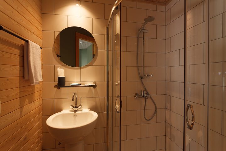 Room 4 of 6