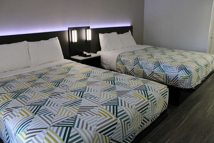 2 Queen Beds (4 of 7)