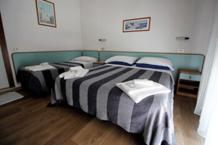 Room 9 of 23