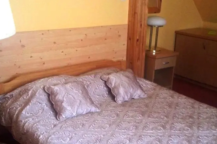 Room 4 of 15
