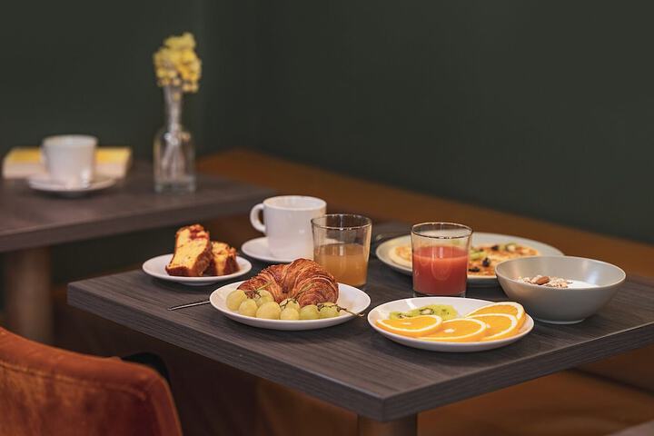 Breakfast/Coffee Service 59 of 76