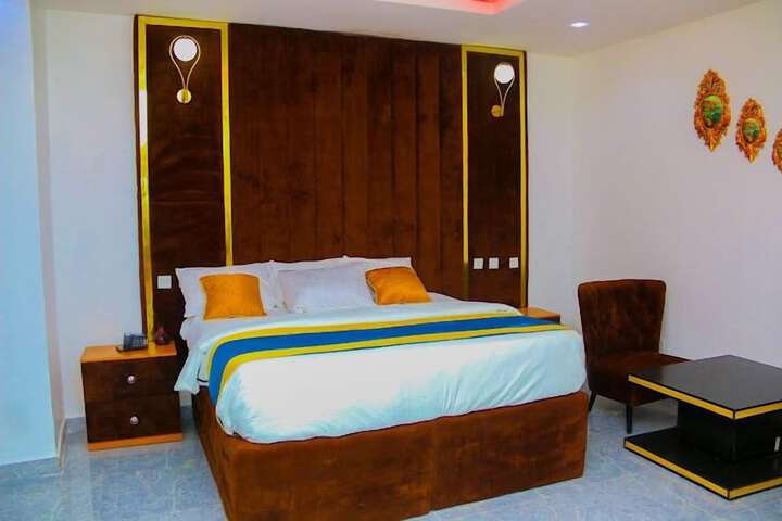 Room 2 of 41