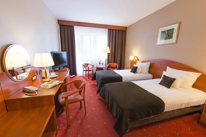 Room 4 of 38