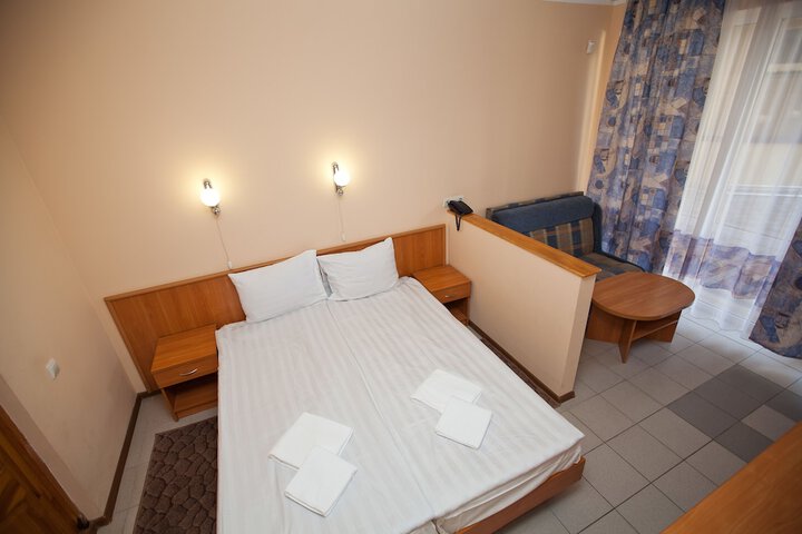 Room 6 of 26