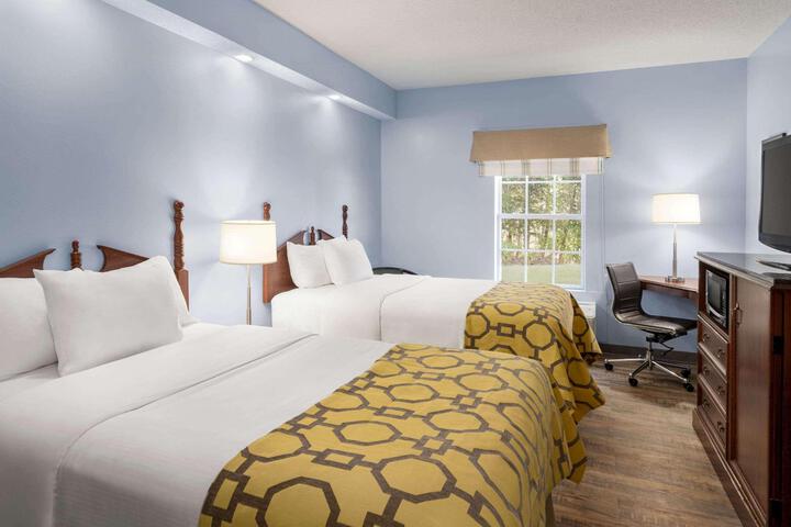 2 Double Beds (4 of 6)