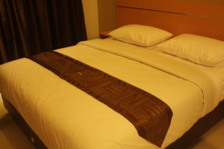 Room 17 of 38