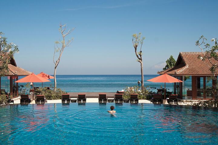 Hotel with Pool