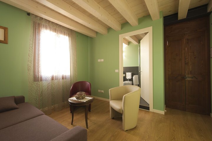 Room 26 of 69