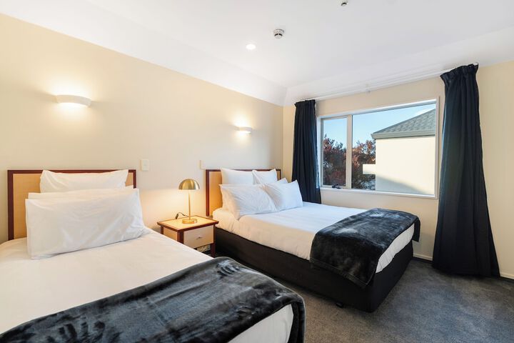 Room 9 of 20