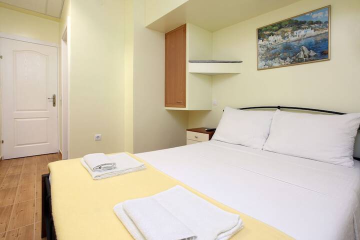 Room 8 of 32