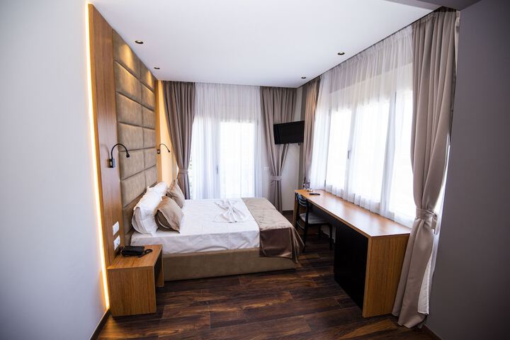Room 33 of 117