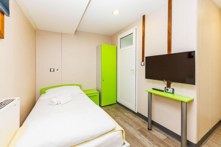 Room 86 of 146