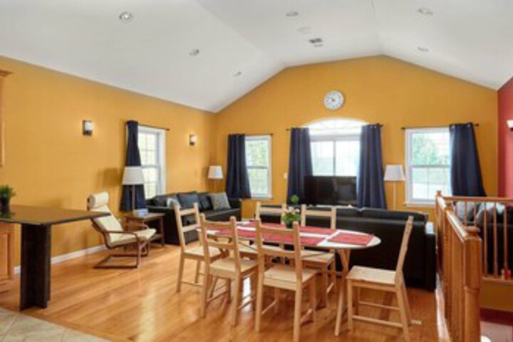Photo of Bright Spacious House!