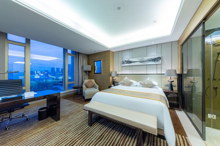 Room 4 of 216