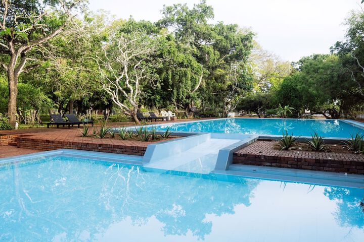 Pool Hotel