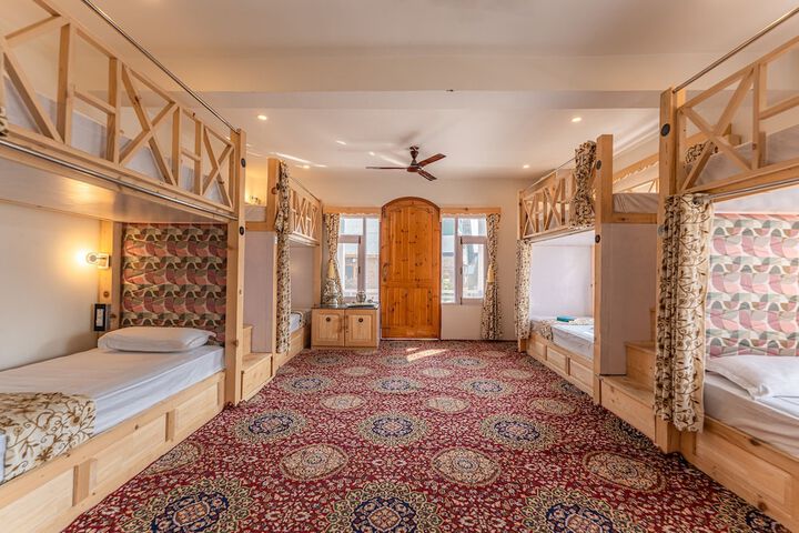 Room 4 of 38