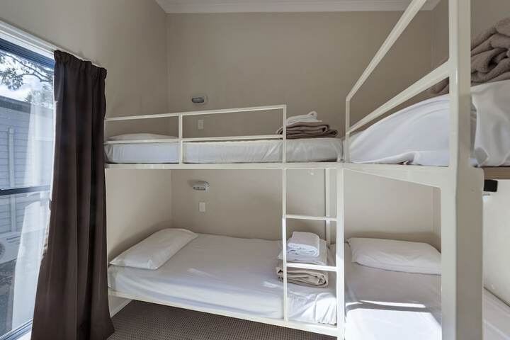 Room 3 of 89