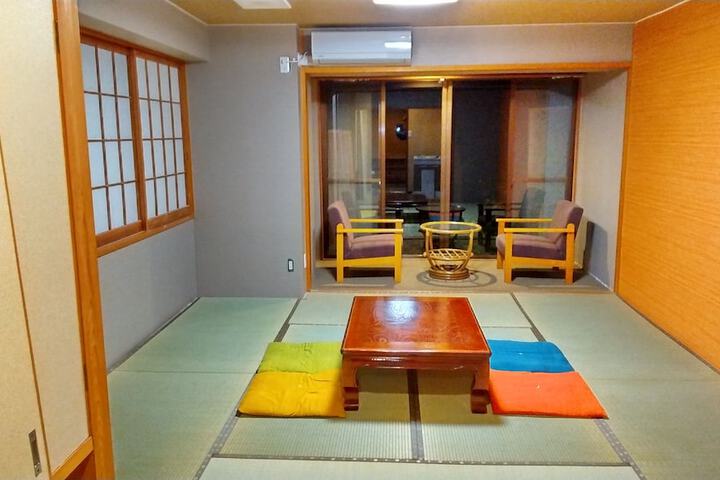 Room 30 of 76