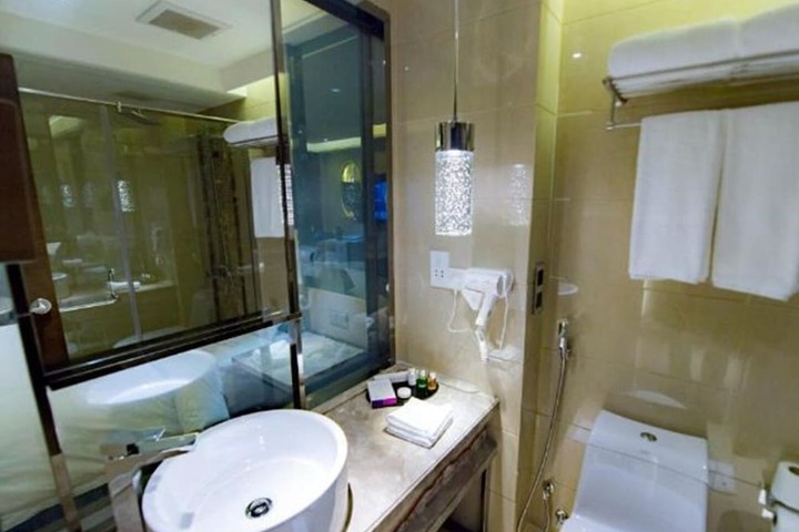 Room 42 of 86