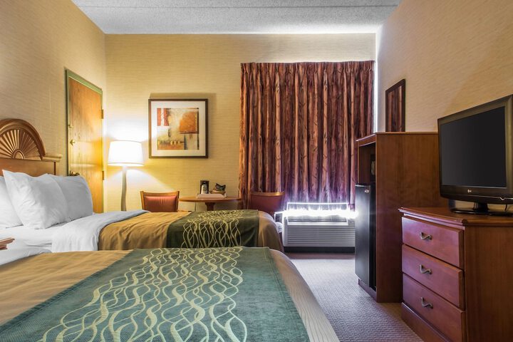 2 Double Beds (1 of 9)