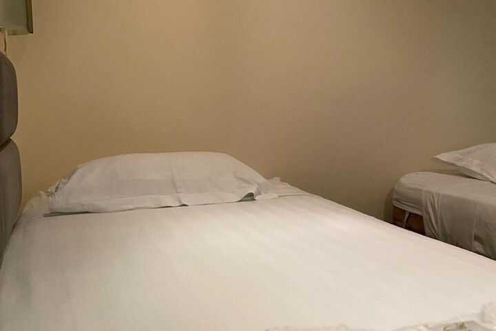 Room 9 of 39