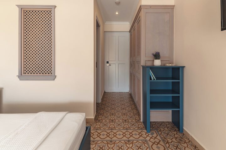 Room 69 of 238
