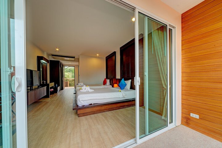 Room 16 of 76
