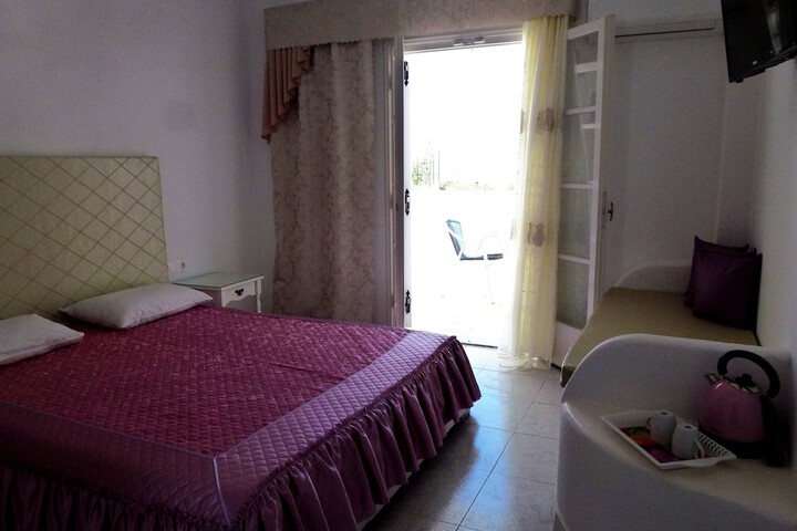 Room 3 of 10