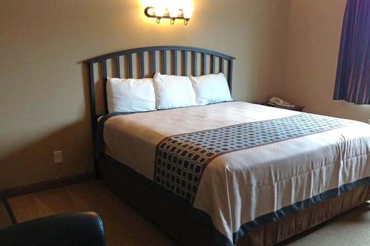 Standard | King Bed (5 of 7)