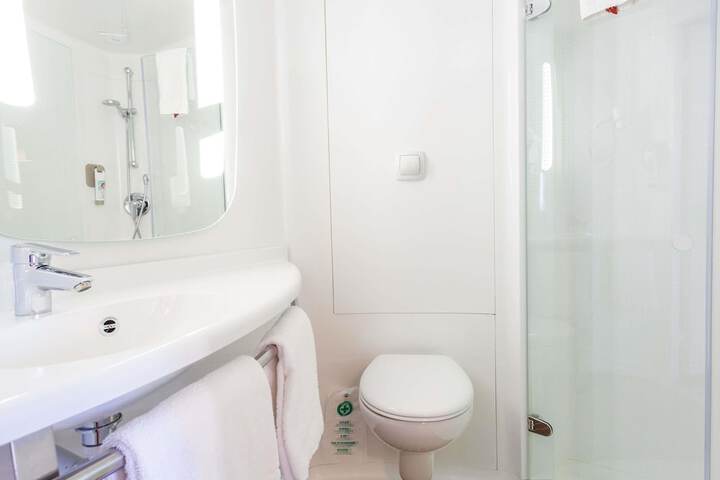 Room 19 of 80