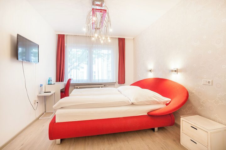 Room 10 of 48