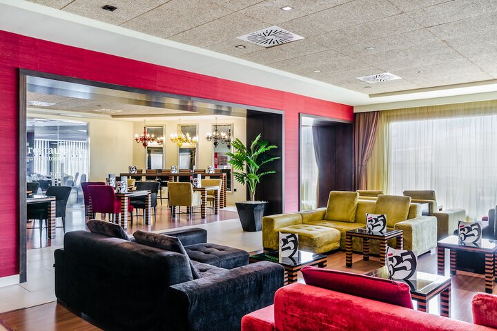 Lounge 88 of 105
