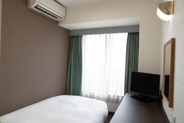 Room 5 of 22